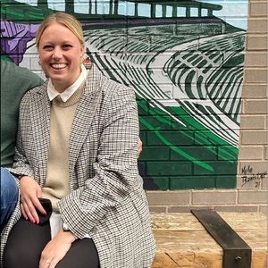 Meet your Posher, Devin